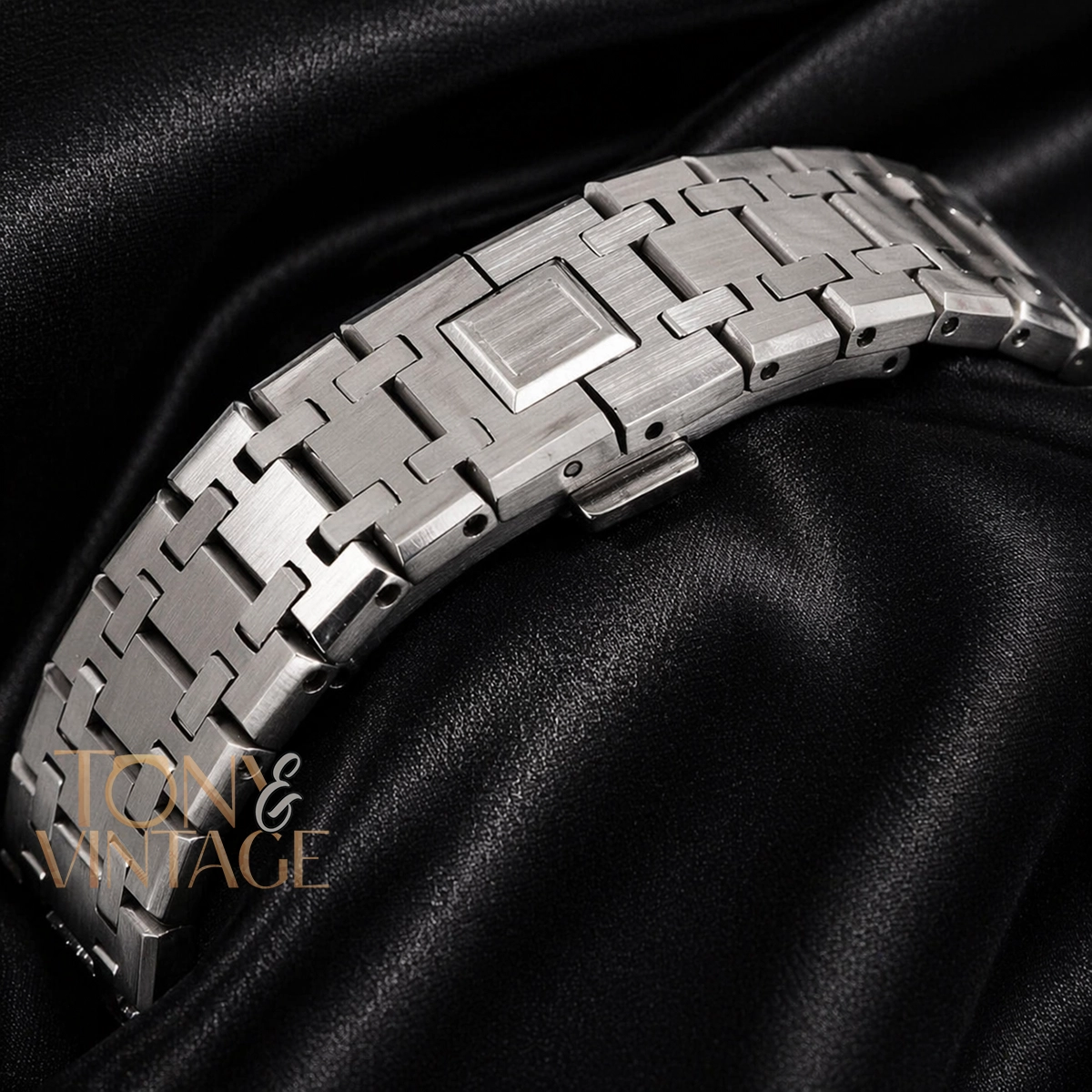 Chronograph Silver Black Dial