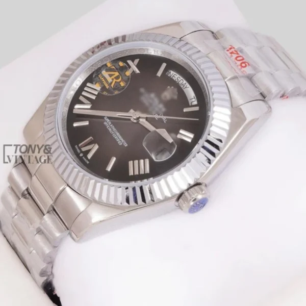 Silver-Gray-Dial-Roman-Numeral-Fluted-Bezel1.webp